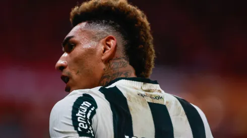 Igor Jesus jogador do Botafogo durante partida contra o Internacional no estádio Beira-Rio pelo campeonato Brasileiro A 2024. Foto: Luiz Erbes/AGIF