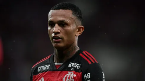 Wesley jogador do Flamengo durante partida contra o Bragantino no estádio Maracanã pelo campeonato Brasileiro A 2024. Foto: Thiago Ribeiro/AGIF