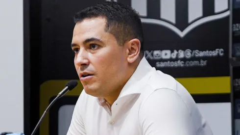 CEO segue trabalhando firme – Foto: Leandro Reis/Santos FC.