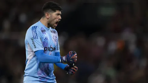Rossi, goleiro do Flamengo, celebra gol em partida contra o Vasco no Nílton Santos pelo Carioca 2025. Foto: Jorge Rodrigues/AGIF