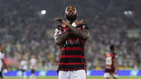 Gerson comemora gol marcado pelo Flamengo em partida diante do Vasco. Foto: Credit Image: © Ruano Carneiro/ZUMA Press Wire)