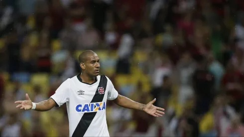 Rodrigo, quando atuava pelo Vasco, em jogo contra o Flamengo. Foto: Paulo Campos/AGIF.