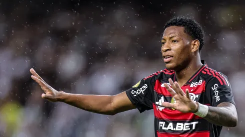Plata jogador do Flamengo durante partida. Foto: Fernando Torres/AGIF