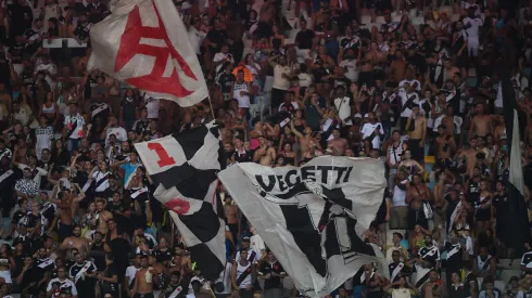 Torcida do Vasco no Maracanã durante o Clássico dos Milhões – Foto: Thiago Ribeiro/AGIF