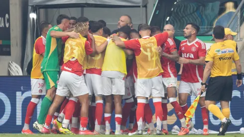 Jogadores do Internacional no Gre-Nal 445 – Foto: Liamara Polli/AGIF