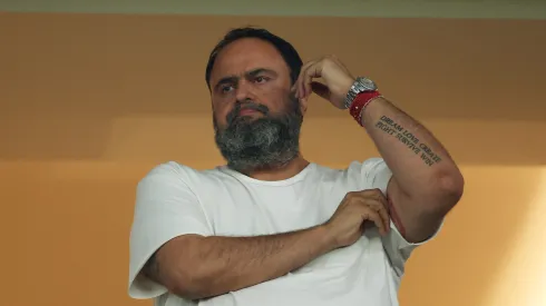 Evangelos Marinakis tem bastante experiência no ramo – (Photo by Michael Steele/Getty Images).