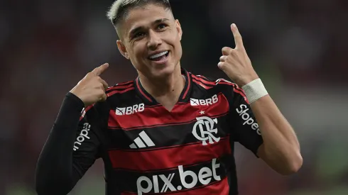 RJ – RIO DE JANEIRO – 08/03/2025 – CARIOCA 2025, FLAMENGO X VASCO – Luiz Araujo jogador do Flamengo comemora seu gol durante partida contra o Vasco no estadio Maracana pelo campeonato Carioca 2025. Foto: Thiago Ribeiro/AGIF