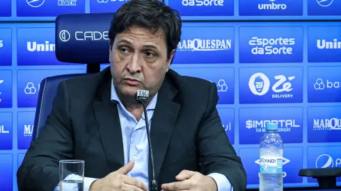 Alberto Guerra em entrevista pelo Grêmio – Foto: Maxi Franzoi/AGIF