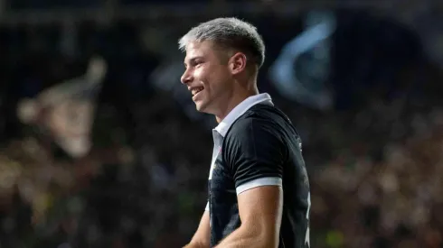 Manuel Capasso comemora gol marcado pelo Vasco. Foto: Celso Pupo/FotoArena/Alamy Live News