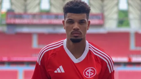 Apresentação de Juninho no Internacional – Foto: Ricardo Duarte/Internacional