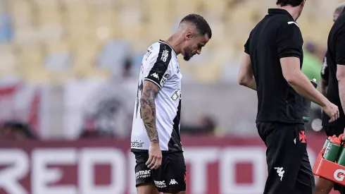 Philippe Coutinho saiu lesionado do clássico contra o Flamengo. Foto: Thiago Ribeiro/AGIF (via AP)