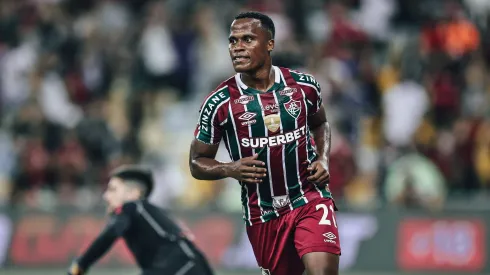 Arias comemora gol diante do Flamengo, no Maracanã, em jogo válido pela 30ª rodada do Brasileirão de 2024. Foto: Lucas Merçon/Fluminense.