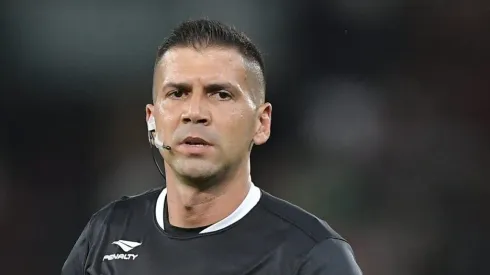 RJ – RIO DE JANEIRO – 01/03/2025 – CARIOCA 2025, VASCO X FLAMENGO – O arbitro Bruno Arleu de Araujo durante partida entre Vasco e Flamengo no estadio Engenhao pelo campeonato Carioca 2025.