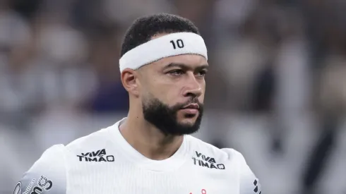 Memphis durante partida do Coringão no Paulistão.