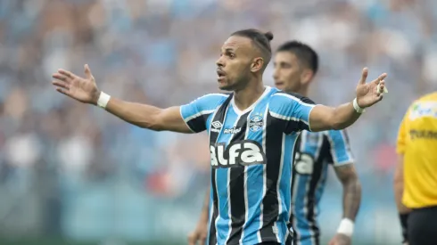 Braithwhite em ação pelo Grêmio durante o Gre-Nal –  Foto: Liamara Polli/AGIF
