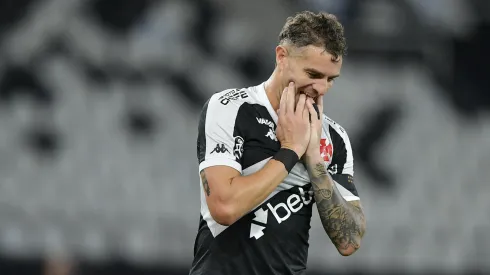 Pablo Vegetti em ação pelo Vasco – Foto: Thiago Ribeiro/AGIF