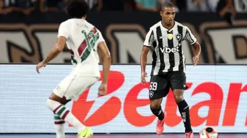 Rafael Lobato em ação pelo Botafogo no Campeonato Carioca – Foto: Vitor Silva/Botafogo