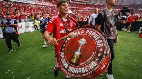 Bernabei comemorando pelo Internacional – Foto: Maxi Franzoi/AGIF
