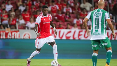 Vitão defendendo o Internacional no Campeonato Gaúcho – Foto: Maxi Franzoi/AGIF
