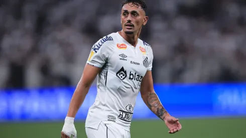 SP – SAO PAULO – 12/02/2025 – PAULISTA 2025, CORINTHIANS X SANTOS – Diego Pituca jogador do Santos durante partida contra o Corinthians no estadio Arena Corinthians pelo campeonato Paulista 2025. Foto: Ettore Chiereguini/AGIF