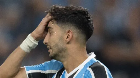 RS – PORTO ALEGRE – 08/03/2025 – GAUCHO 2025, GREMIO X INTERNACIONAL – Villasanti jogador do Gremio lamenta durante partida contra o Internacional no estadio Arena do Gremio pelo campeonato Gaucho 2025.