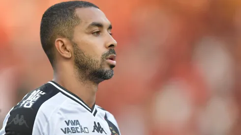 Paulo Henrique em ação pelo Vasco no Clássico dos Milhões – Foto: Thiago Ribeiro/AGIF