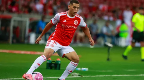 Gabriel Carvalho em ação pelo Internacional – Foto: Luiz Erbes/AGIF