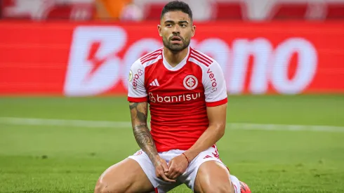 Bruno Tabata jogador do Internacional lamenta durante partida contra o Flamengo no estádio Beira-Rio pelo campeonato Brasileiro A 2024.