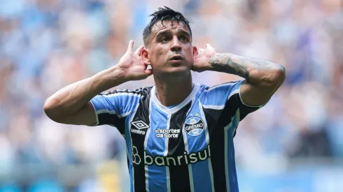 RS – PORTO ALEGRE – 01/12/2024 – BRASILEIRO A 2024, GREMIO X SAO PAULO – Cristaldo jogador do Gremio comemora seu gol durante partida contra o Sao Paulo no estadio Arena do Gremio pelo campeonato Brasileiro A 2024. Foto: Maxi Franzoi/AGIF