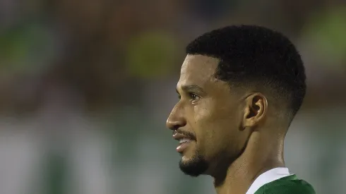 Murilo jogador do Palmeiras durante execução do hino nacional antes da partida contra o São Bernardo no estádio Primeiro de Maio pelo campeonato Paulista 2025. Foto: Anderson Romão/AGIF
