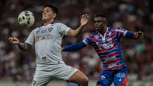 Cano domina a bola no peito em duelo contra o Fortaleza. Foto: Marcelo Gonçalves/Fluminense.