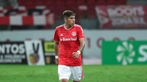 Carlos Palacios em ação pelo Internacional no Campeonato Gaúcho 2021 – Foto: Fernando Alves/AGIF