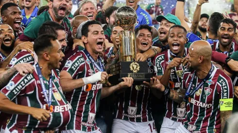 Atletas do Fluminense celebram a conquista da Recopa Sul-Americana. Foto: Marcelo Gonçalves/Fluminense.