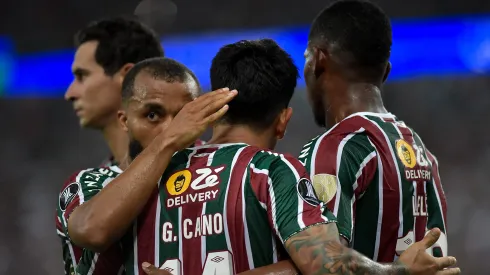Germán Cano jogador do Fluminense comemora seu gol com jogadores do seu time durante partida contra o Colo-Colo no estádio Maracanã pelo campeonato Copa Libertadores 2024. Foto: Thiago Ribeiro/AGIF
