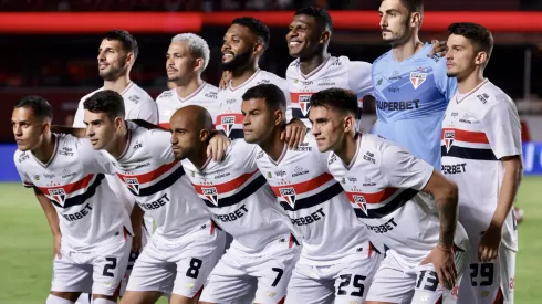 Jogadores do São Paulo posam para foto antes na partida contra Mirassol no estádio Morumbi pelo campeonato Paulista 2025. Foto: Marcello Zambrana/AGIF