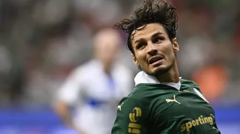 Raphael Veiga, jogador do Palmeiras durante partida contra o Agua Santa no estadio Mane Garrincha pelo campeonato Paulista 2025. Foto: Mateus Bonomi/AGIF