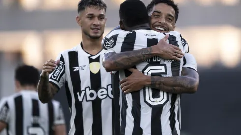 Patrick de Paula jogador do Botafogo comemora seu gol com Gregore jogador da sua equipe durante partida contra o Novorizontino no estádio Engenhão pelo campeonato Amistoso. Foto: Jorge Rodrigues/AGIF