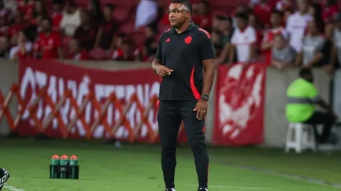 Roger Machado técnico do Internacional durante partida contra o Avenida no estádio Beira-Rio pelo campeonato Gaúcho 2025. Foto: Maxi Franzoi/AGIF