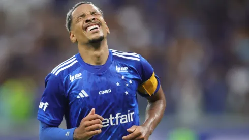 Matheus Pereira, jogador do Cruzeiro, lamenta durante partida contra o Betim no estadio Mineirao pelo campeonato Mineiro 2025. Foto: Gilson Lobo/AGIF