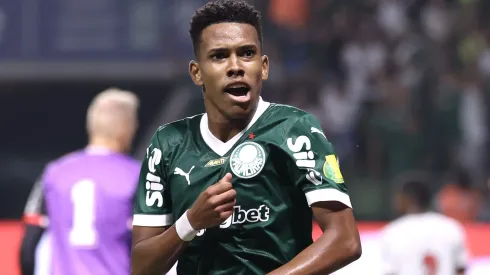 Estêvão, jogador do Palmeiras, comemora seu gol durante partida contra o Botafogo-SP no estadio Arena Allianz Parque pelo campeonato Paulista 2025. Foto: Marcello Zambrana/AGIF