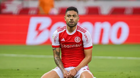 Bruno Tabata jogador do Internacional lamenta durante partida contra o Flamengo no estádio Beira-Rio pelo campeonato Brasileiro A 2024. Foto: Maxi Franzoi/AGIF