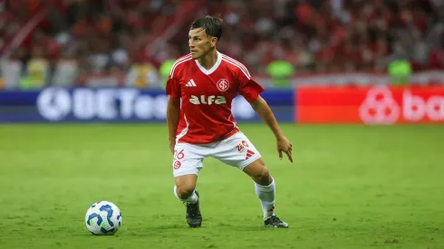 Bernabei em ação com a camisa do Internacional diante do Cruzeiro. Foto: Ricardo Duarte/Internacional.