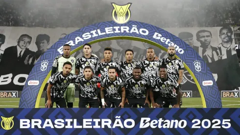 Jogadores do Botafogo perfilados antes do jogo contra o Juventude. Foto: Vítor Silva/Botafogo.
