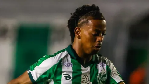 Ênio, atacante do Juventude