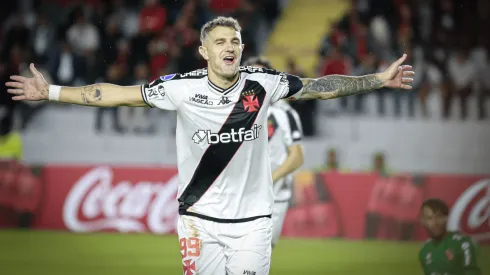 Vegetti é o capitão e artilheiro do Vasco na temporada