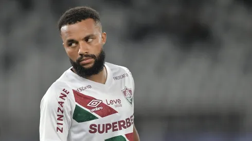 Samuel Xavier jogador do Fluminense durante partida contra o Botafogo no estádio Engenhão pelo campeonato Carioca 2025. Foto: Thiago Ribeiro/AGIF