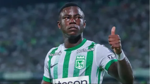 Marino Hinestroza com a camisa do Atlético Nacional. Foto/Reprodução: vizzor image