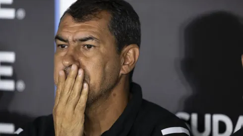 Fábio Carille chega pressionado no Vasco para enfrentar o Sport – Foto: Jorge Rodrigues/AGIF