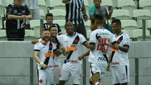 Jogadores do Vasco durante duelo contra o Ceará durante o Brasileirão 2019 – Foto: Pedro Chaves/AGIF