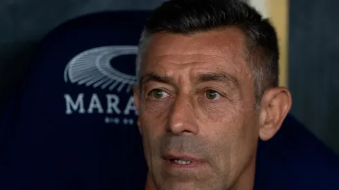 RJ – RIO DE JANEIRO – 13/04/2025 – BRASILEIRO A 2025, FLUMINENSE X SANTOS – Pedro Caixinha tecnico do Santos durante partida contra o Fluminense no estadio Maracana pelo campeonato Brasileiro A 2025. Foto: Thiago Ribeiro/AGIF